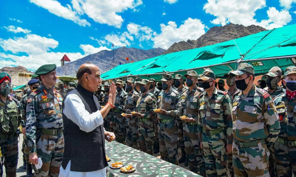 Ινδός ΥΠΑΜ προς Κίνα-Πακιστάν: Είμαστε έτοιμοι για όλα, μην μας προκαλείτε